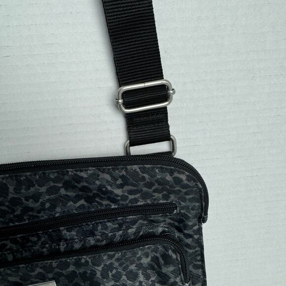 Baggallini Crossbody Cheetah Print Purse Handbag with pink lining EUC - Picture 7 of 12